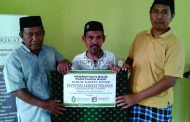 DPM YAJI; Penyaluran Wakaf Karpet untuk Masjid Ummu Ali